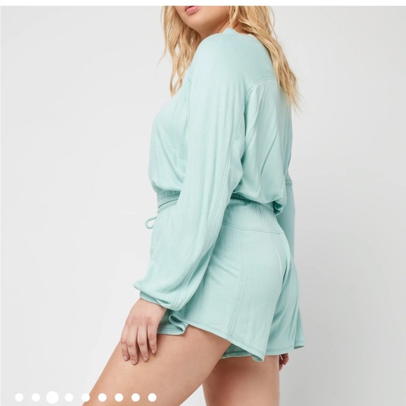 L*SPACE Daytripper Lounge Set Sweatshirt and Shorts LSPACE - Picture 7 of 12